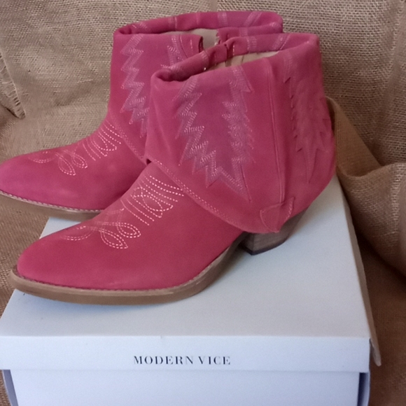Modern Vice Spirit Bootie - Picture 3 of 4